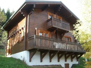 Vue extérieure du chalet l'été
