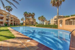 Piscine 20x10m face mer + Bassin enfants
