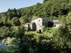 Vue de l'autre rive du Moulin de Record