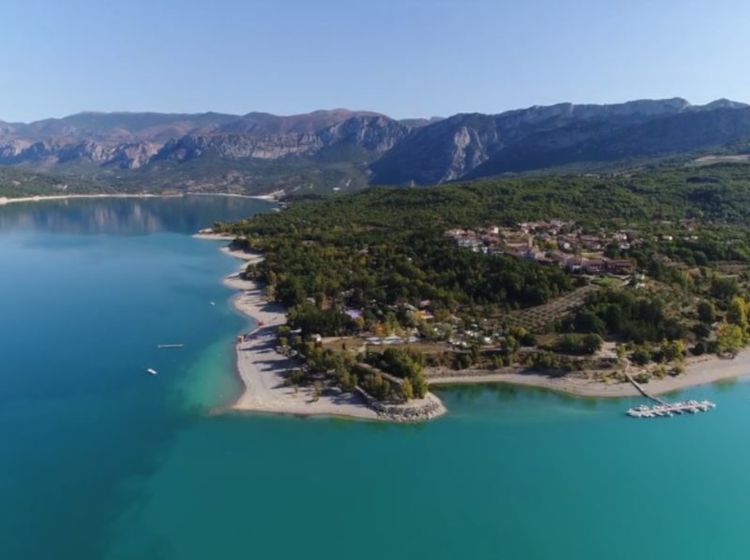 Village et plage des Salles sur Verdon à 500m des Locations
