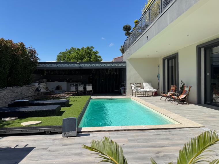 Vue extérieure villa Victoria piscine 6x2,70 prof. 1,40m à La Ciotat
