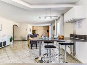 Séjour vu de la cuisine