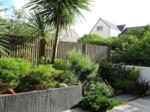 Jardin privatif accessible par baies vitrées coulissantes