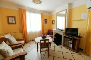 Chambre jaune côté salon