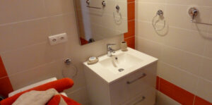 salle d'eau avec douche à l'italienne