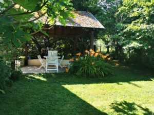 Terrasse couverte avec barbecue