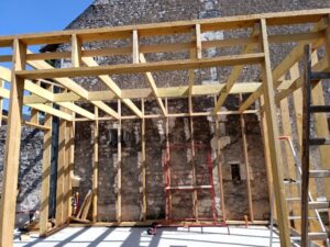 Construction d'un bâtiment bois pour l'hébergement du jacuzzi, et sauna au Guimapé .