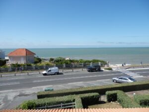 au loin cordouan et estuaire de la gironde