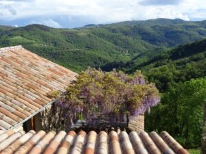 Terrasse haute du niveau 2, avec vue sur les Monts d'Ardèche