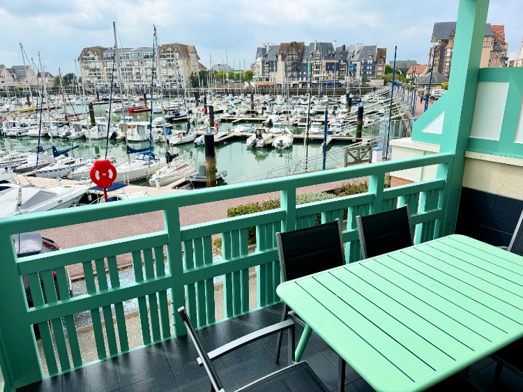 balcon-terrasse 10m2 avec vue sur Port-Guillaume