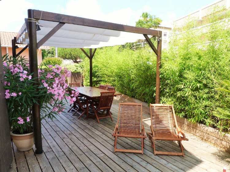 une partie de la terrasse extérieure