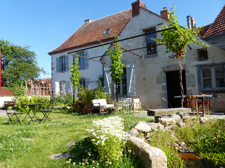 L'ancien presbytère coté jardin...