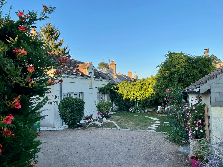 Au passage37 il dans cour toujours fermée