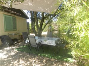 SALON DE JARDIN A L'OMBRE DU CHENE AVEC PLANCHA ELECTRIQUE