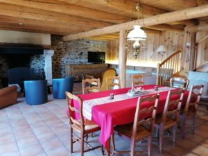 Salle à manger du gîte Les Volets Rouges