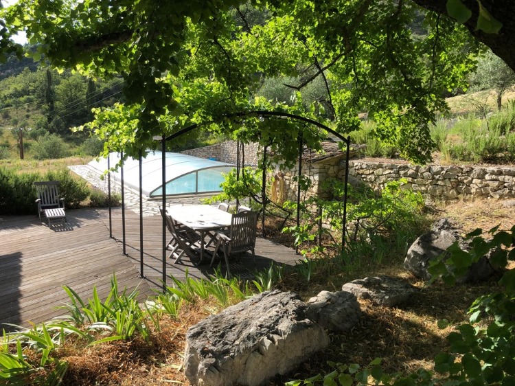 terrasse du haut et piscine