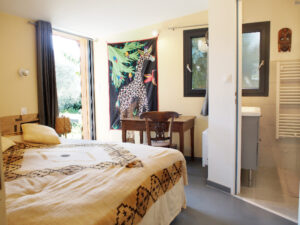 La chambre et la girafe Zarafa.