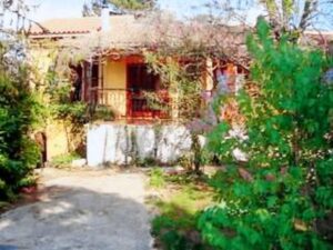 entrée de la maison au printemps