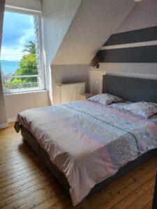 Une des 4 chambres avec vue sur mer.