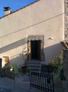 Entrée et petite terrasse