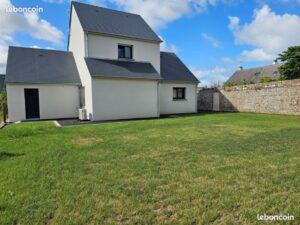 Pelouse arrière du gîte