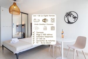 La Cigale Varoise - Hyères La Plage vous propose ses Logements de Vacances Climatisés Accessibles 7/7 et 24h/24h à 300 mètres de La Plage au Coeur du Port de Hyères Les Palmiers