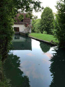 Le moulin et son bief
