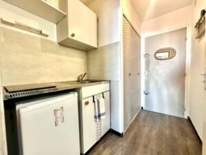 couloir d'entrée/kitchenette
