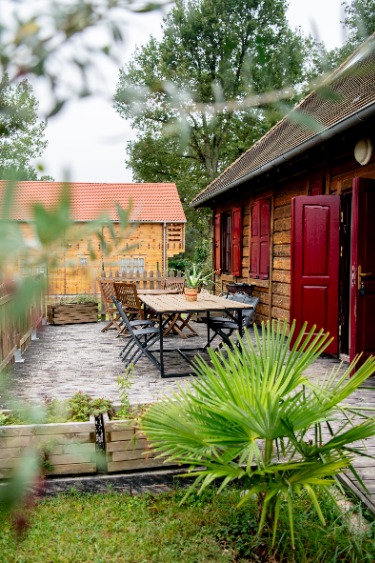 Extérieur avec entrée et terrasse
