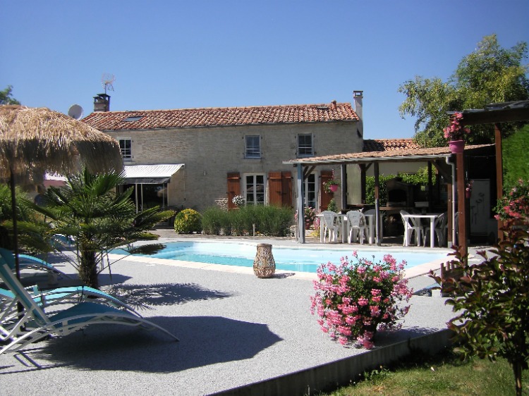 Terrasse et piscine