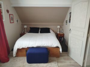 chambre de l'étage, grand lit double 160/200