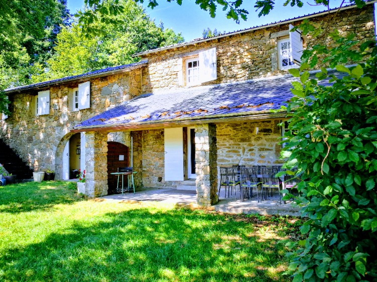 L'entrée du gîte sous sa terrasse couverte