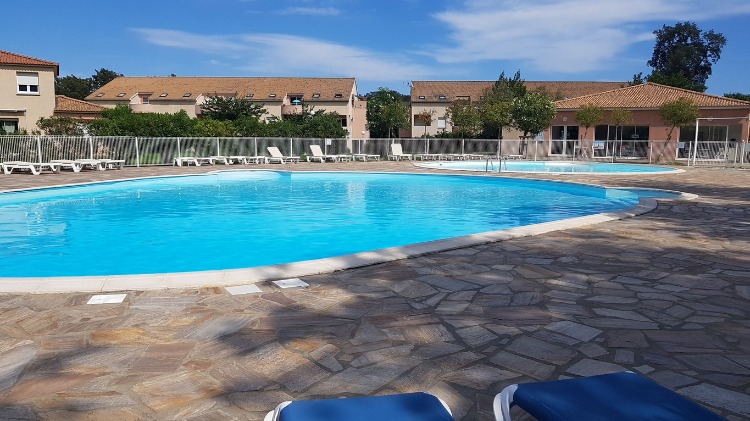 LA PISCINE