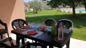 LA TERRASSE OMBRAGEE POUR DEJEUNER A L OMBRE