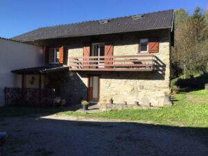 La propriétaire habite la partie gauche de la maison