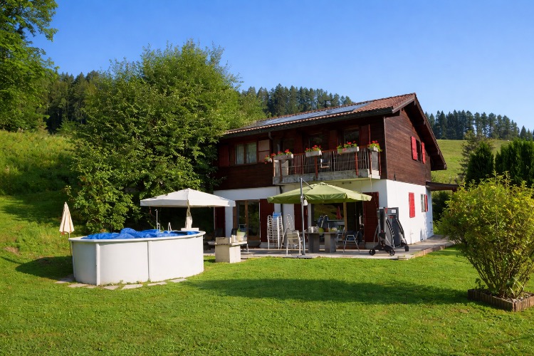 Envie d’une semaine un d'un week-end dépaysant en Suisse ? Découvrez une maison de vacances en Gruyère, au cœur des Préalpes. Pour famille ou groupe