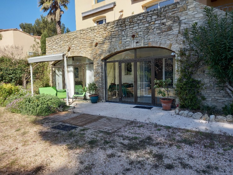 Jardin & entrée du logement