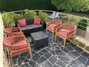 Terrasse d'accès au gîte