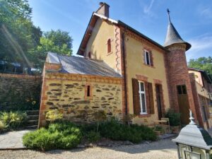 Vue de la maison du Gardien depuis l'extérieur - rdc côté bas