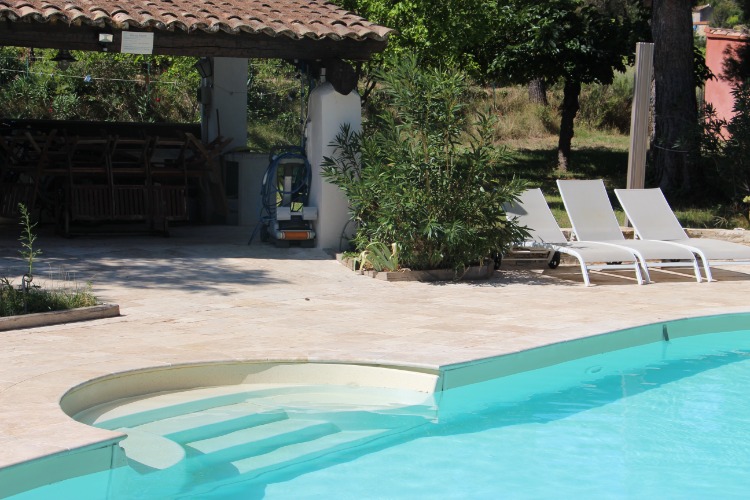 Escalier piscine