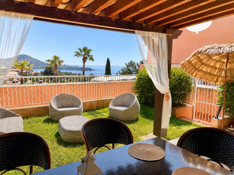 Terrasse, jardin pleine vue mer