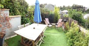 Terrasse avec mobilier de jardin, BBC...