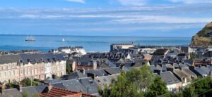Vue depuis les 2 chambres et la cuisine.