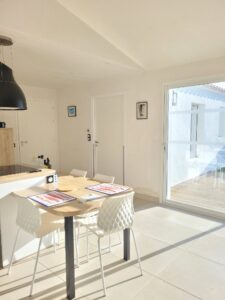 Cuisine moderne, fonctionnelle entièrement équipée