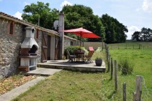 Jardin clos avec terrasse et bbq